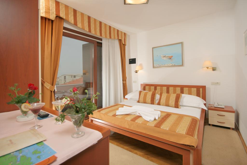 Hotel Trogirski Dvori Habitación foto